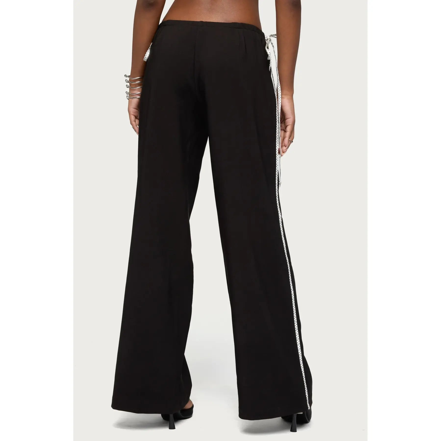 Pantalones anchos con listón