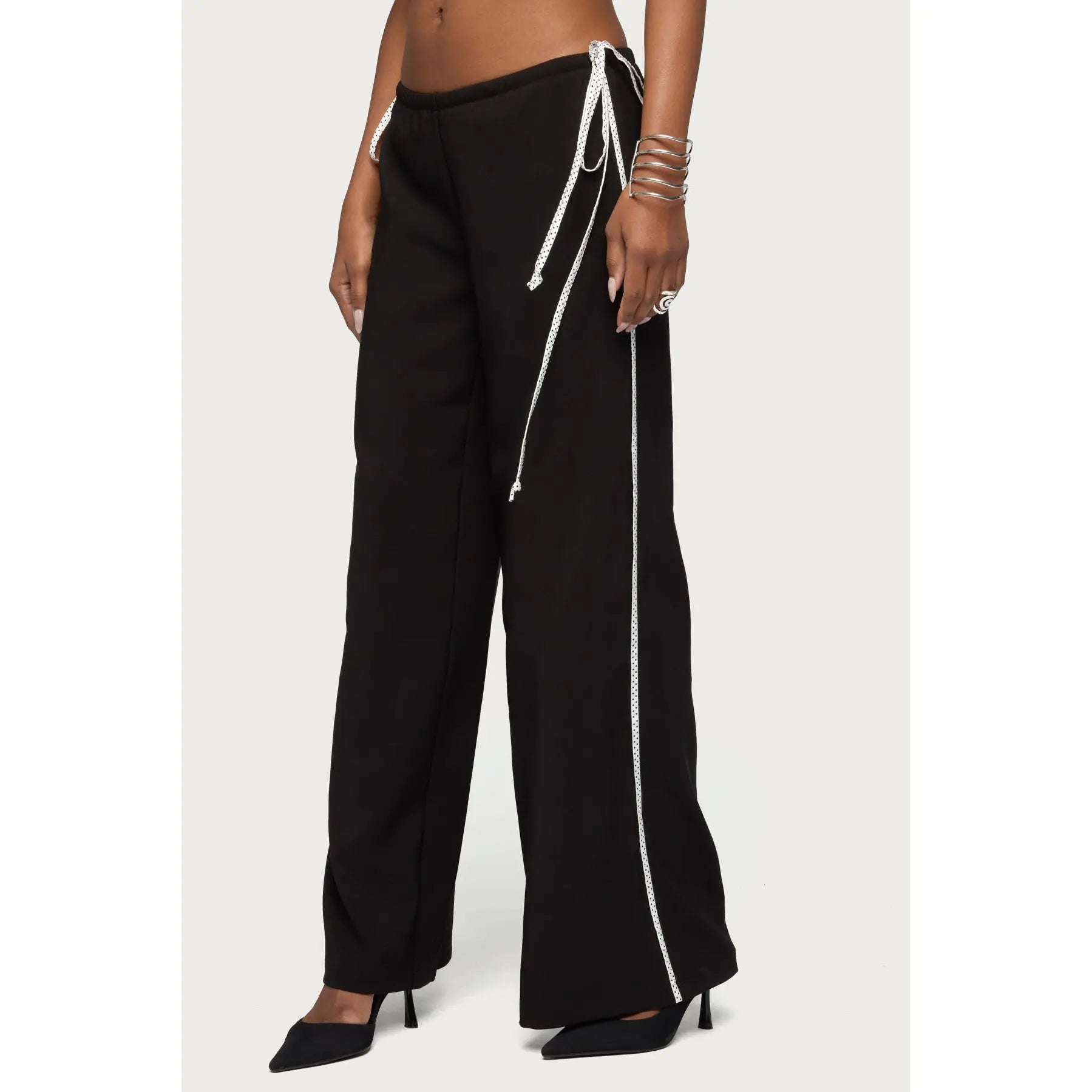 Pantalones anchos con listón